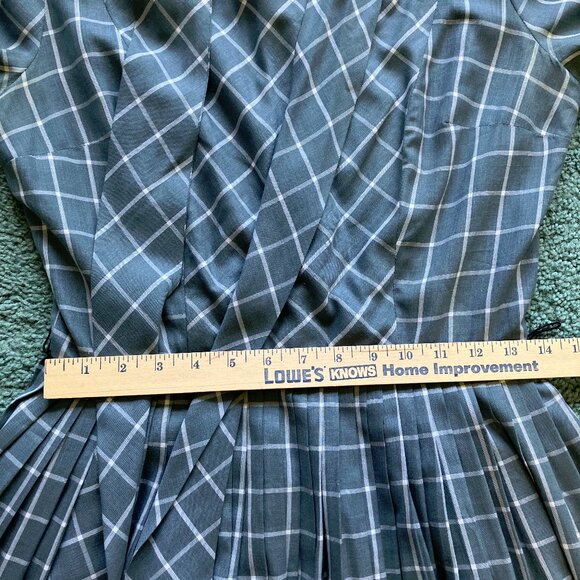 Vintage pleated short sleeve attached neck tie back zipper dress Henry Lee brand - Picture 15 of 16